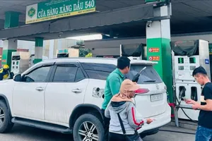 Trả tiền đổ xăng - nơi nhận chuyển khoản, nơi từ chối