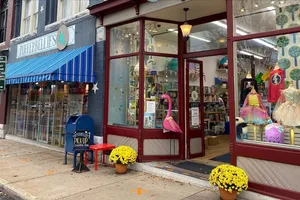 Kinh doanh đồ chơi gặp khó vì thuế quan