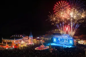 Không khí countdown 2026 rực rỡ ánh sáng, rộn ràng âm thanh và rạo rực cảm xúc tại các trung tâm lễ hội hệ thống Vingroup