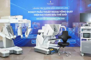 Lần đầu tiên bác sĩ phẫu thuật từ xa cho bệnh nhân cách hàng nghìn cây số