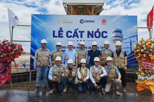 Chính thức cất nóc Đài Kiểm soát không lưu, Cảng hàng không Quảng Trị tăng tốc tiến độ