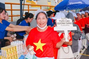 Vinamilk Sure đồng hành chăm sóc sức khỏe người cao tuổi