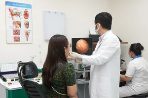 Ho kéo dài, đi khám tai mũi họng phát hiện ung thư phổi
