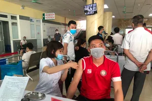 CLB Thanh Hóa đã hoàn tất mũi tiêm vaccine đầu tiên. Ảnh: THFC