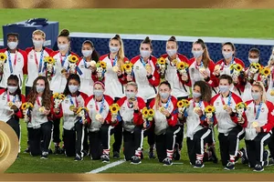 Canada đoạt tấm HCV môn bóng đá nữ Olympic Tokyo 2020. Ảnh: AP