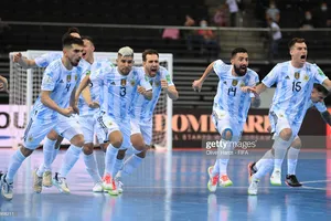 Argentina đánh bại Nga trên chấm luân lưu để vào bán kết Futsal World Cup 2021. Ảnh: GETTY