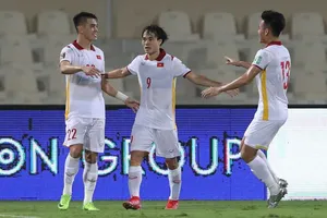 Niềm vui ngắn ngủi của các cầu thủ Việt Nam ở trận đấu với Trung Quốc. Ảnh: GETTY