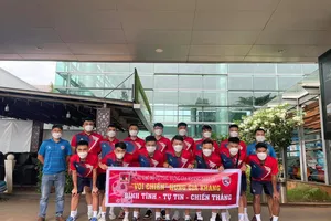 Hưng Gia Khang Đắk Lắk đáp chuyến bay vào TPHCM vào hôm nay. Ảnh: NGỌC CÔNG