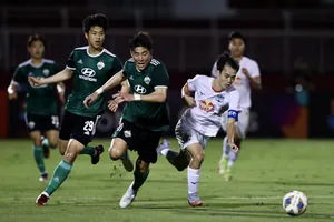 HAGL đánh rơi điểm số đáng tiếc trước nhà vô địch K-League. ẢNH: DŨNG PHƯƠNG
