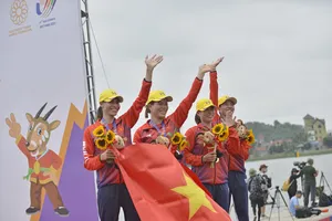 Các nữ tay chèo Rowing Việt Nam giành trọn bộ 4 tấm HC vàng sau 2 ngày thi đấu chung kết. ẢNH: DŨNG PHƯƠNG