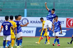 Niềm vui của các cầu thủ Khánh Hoà khi tiếp mạch thành công ở giải hạng Nhất 2022