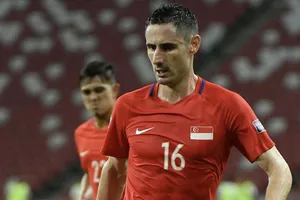 Trung vệ kỳ cựu Daniel Bennnett từng 3 lần vô địch AFF Cup. ẢNH: GETTY