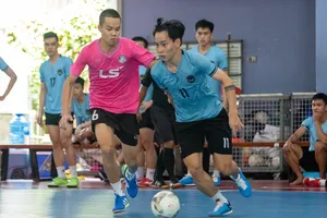 Các cầu thủ Sahako FC tích cực chuẩn bị cho lượt về Giải futsal VĐQG 2022. ẢNH: QUỐC KHANH