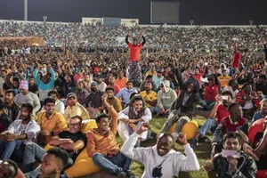 Bầu không khí sôi động của fanzone dành cho công nhân ở Qatar vào đêm khai mạc World Cup 2022