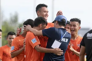 VIB Sài Gòn được dẫn dắt bởi cựu cầu thủ Hải Phòng Bùi Trọng Nghĩa. ẢNH: DŨNG PHƯƠNG