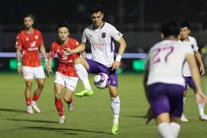 B.Bình Dương tiếp CLB TPHCM ở trận cầu bắt buộc 2 đội phải giành chiến thắng 