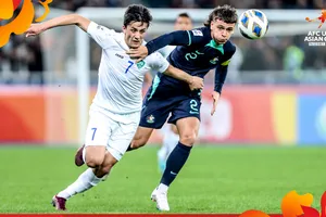 U20 Uzbekistan (áo trắng) đánh bại U20 Australia để giành vé dự U20 World Cup 2023. ẢNH: AFC 