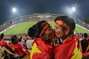 CĐV Việt Nam tạo nên sắc màu ở SEA Games 31. ẢNH: DŨNG PHƯƠNG 