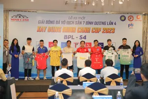 Lễ ra mắt Giải bóng đá vô địch sân 7 Bình Dương năm 2023 (BPL-S4). ẢNH: NGUYỄN BẰNG. 