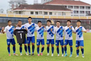 Hồ Thanh Minh lập cú đúp giúp Huế ngược dòng đánh bại Long An 2-1. 