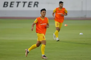 Võ Minh Trọng đang tích cực tập luyện để hy vọng được HLV Philippe Troussier điền tên tham dự SEA Games 32. ẢNH: TÂM HÀ.