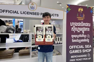 Linh vật SEA Games 32 "cháy hàng" trước lễ khai mạc. ẢNH: TÂM HÀ 