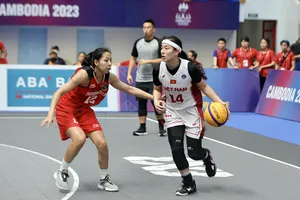 Những điểm số liên tiếp của Thảo Vy đã tiếp thêm tinh thần cho đội tuyển nữ 3x3 Việt Nam. ẢNH: DŨNG PHƯƠNG 