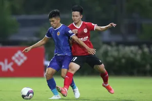 Trận đấu giữa PVF và Quảng Nam khép lại mà không có bàn thắng. ẢNH: MINH HOÀNG 