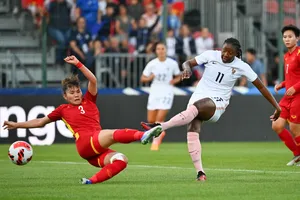 Đội tuyển nữ Việt Nam thi đấu giao hữu với chủ nhà Pháp hồi tháng 7 năm ngoái