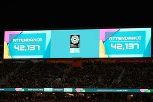 Trận khai mạc World Cup nữ 2023 giữa New Zealand và Na Uy đón số lượng người đến sân đông nhất lịch sử bóng đá New Zealand.