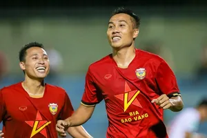 Ở tuổi 31, Vũ Quang Nam được HLV Philippe Troussier triệu tập lên đội tuyển Việt Nam. 