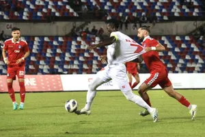 Nỗ lực của đội trưởng Joseph Mpande không thể giúp Hải Phòng thoát thua. ẢNH: AFC 