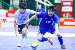 Thái Sơn Bắc (áo xanh) giành chiến thắng ấn tượng ở trận derby Thủ đô