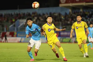 SLNA đã vượt qua khó khăn để giành chiến thắng trên sân của Khánh Hòa. ẢNH: TÂM HÀ 