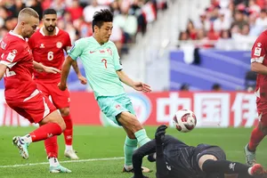 We Liu cùng các tuyển thủ Trung Quốc đối diện áp lực phải thắng Qatar để giành vé đi tiếp. 