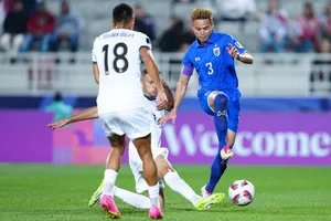 Đội trưởng Theerathon của Thái Lan trở lại thi đấu ở vòng 16 đội sau khi hoàn thành án "treo giò". ẢNH: FAT 