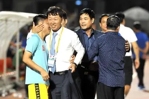 HLV Chung Hae-seong thời còn dẫn dắt CLB TPHCM. ẢNH: NGUYỄN NHÂN 