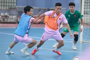 Đương kim Quả bóng vàng futsal Việt Nam 2023 Phạm Đức Hòa (số 6) là niềm hy vọng của người hâm mộ Việt Nam. 