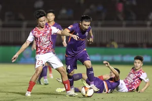 Hoàng Vĩnh Nguyên (số 23, CLB TPHCM) đang có phong độ tốt dưới thời HLV Phùng Thanh Phương. 