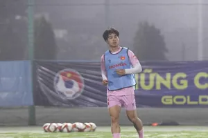 Công Phượng trở lại Nhật Bản sau khi lỡ hai trận đấu gặp Indonesia vì chấn thương. 