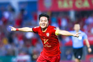 Cựu tuyển thủ Đinh Thanh Trung bị VFF tạm đình chỉ thi đấu vì bị cơ quan chức năng bắt giữ do sử dụng chất cấm. 