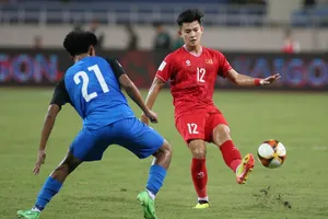 Phan Tuấn Tài được HLV Kim Sang-sik trả về đúng vị trí sở trường hậu vệ cánh trái. 