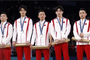 Đội tuyển TDDC nam Trung Quốc chỉ giành HC bạc tại nội dung đồng đội Olympic Paris 2024. 