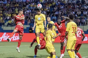 Thanh Hóa (áo vàng) giành chiến thắng ở trận ra quân Cúp các CLB Đông Nam Á 2024-2025. ẢNH: TÂM HÀ