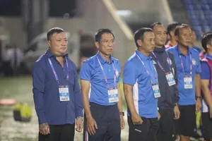 Giám đốc Kỹ thuật Trương Việt Hoàng và HLV Đào Quang Hùng đối diện với những khó khăn khi trở lại với V-League. 