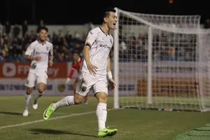 Tiến Linh ăn mừng bàn thắng vào lưới Quảng Nam. 