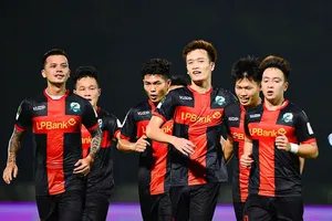 Hoàng Đức ghi bàn thắng duy nhất để Ninh Bình thắng Bình Phước. 