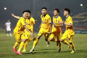 SLNA tạm thoát khỏi vị trí áp chót trên bảng xếp hạng V-League 2024-2025. ẢNH: TÂM HÀ 