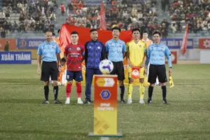 Quảng Nam đề nghị Ban Trọng tài VFF không phân công trọng tài Nguyễn Mạnh Hải (thứ 3, từ phải sang) điều hành các trận đấu của CLB. 