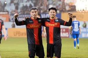 Tuyển thủ Đinh Thanh Bình ghi bàn để mang về chiến thắng thứ 9 cho Ninh Bình. ẢNH: NB